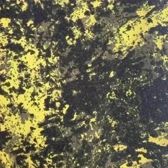 Alo Airbrush womens Capri leggings, yellow, black and grey, size Small - Picture 4 of 9